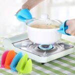 Silicone Pot Holder Pair Heat Resistant - Image 3